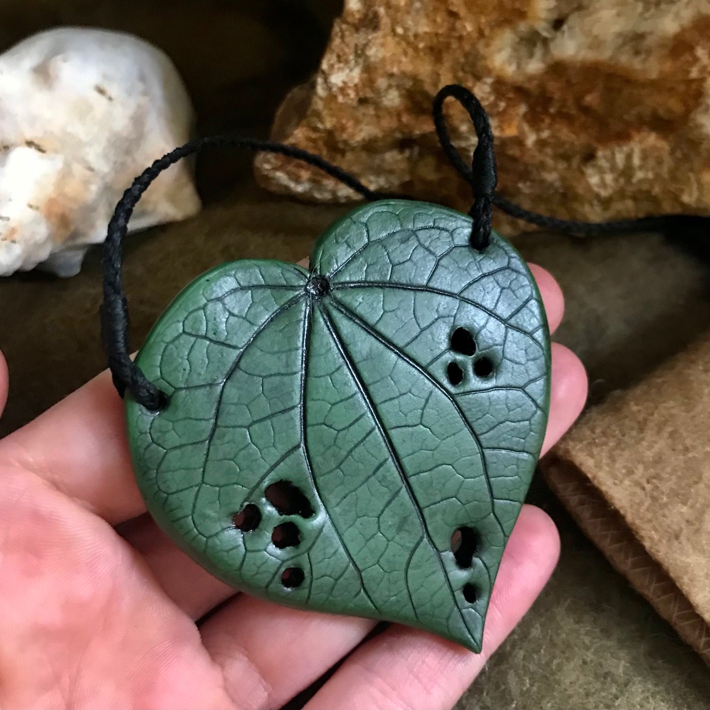 Kawakawa Necklace Large 6cm