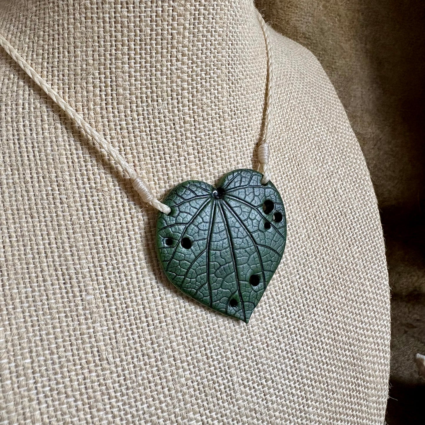 Kawakawa Necklace 4.5cm - Cream cord